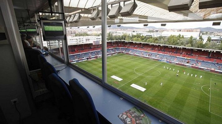  - El Gobierno decreta la entrada de las radios a los estadios