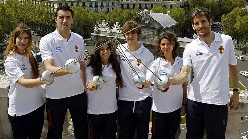 El equipo español de esgrima ya ha puesto rumbo al preolímpico, donde se jugarán el pase a los Juegos Olímpicos de Londres 2012. Jose Luis Abajo 'Pirri', el primer medallista español de la historia de la esgrima, es el cabeza de cartel del equipo nac