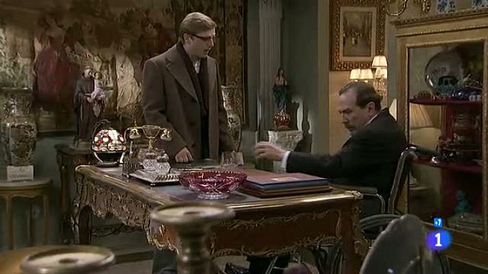 Amar en tiempos revueltos - Julio, despreciado por Víktor