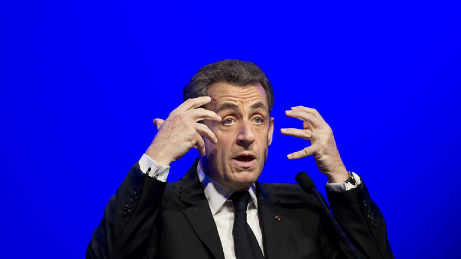 Sarkozy se centra en la segunda vuelta de las elecciones con más guiños a la extrema derecha