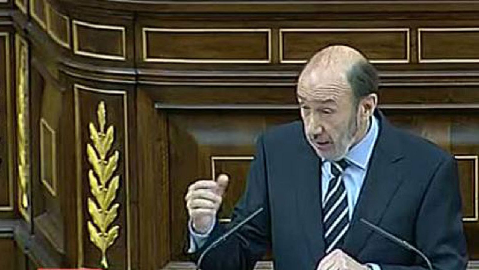 Rubalcaba tacha de "xenófobo, cruel e ineficaz" el recorte en sanidad - Informativo 24h | Ver