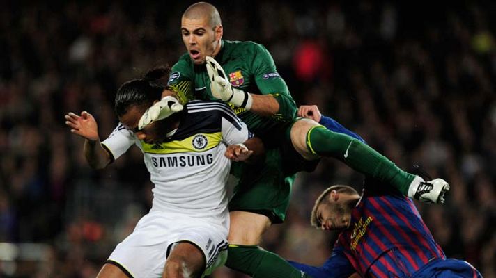 Champions League - Piqué choca con Valdés y pide el cambio 10 minutos después