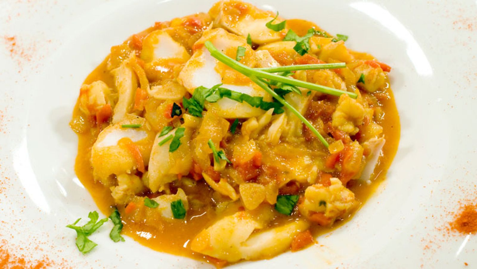 Bacalao al ajoarriero con cazuelitas de sopa de cebolla