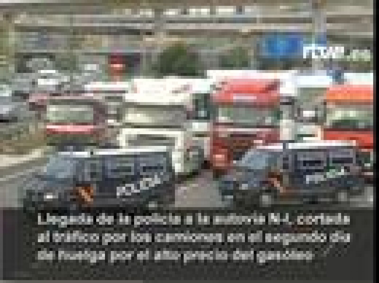 La huelga de transportistas ha provocado un atasco kilométrico en la entradas a Madrid por la carretera de Burgos