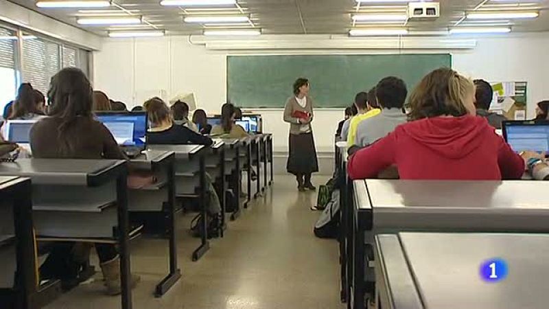 El Ministerio de Educación estudia subir la nota mínima para lograr una beca. 