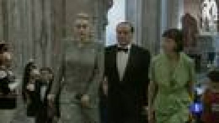 Telediario 1 - La justicia no perseguirá a Berlusconi por pagos a la mafia al considerarlo víctima de una extorsión