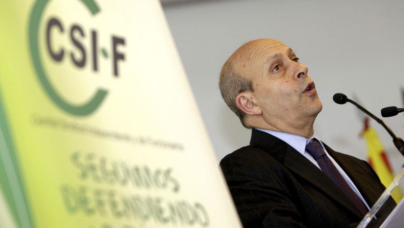 El Ministerio de Educación baraja subir la nota mínima para las becas universitarias