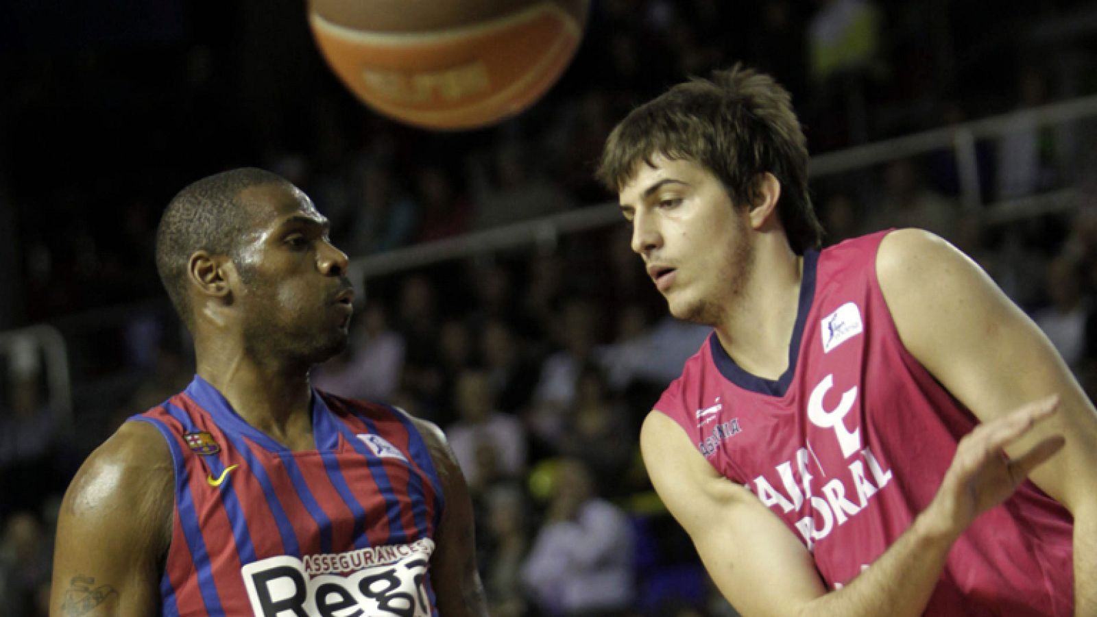 El FC Barcelona Regal ha salvado un escollo muy importante hoy en su camino para convertirse en campeón de la liga regular en un partido vibrante en el que el Caja Laboral ha estado cerca de tomar el Palau Blaugrana (97-89).