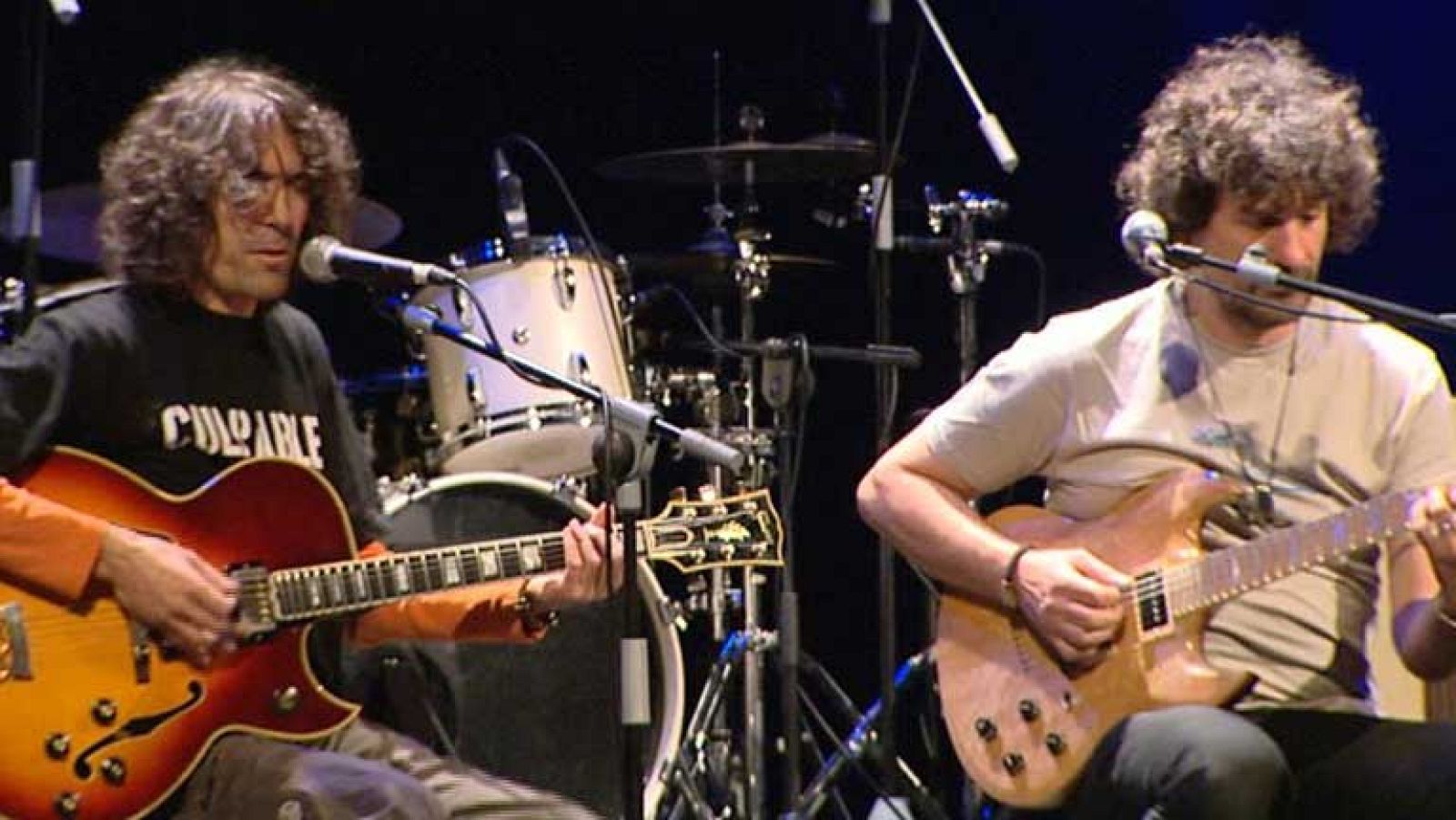 Robe Iniesta, de Extremoduro, regala a sus fans una canción en Oviedo