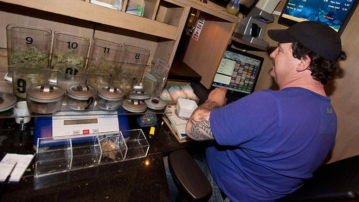 Telediario 1 - Marihuana, sólo para residentes