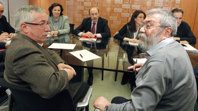 Los sindicatos UGT y CC.OO. se reúnen con IU y con el PSOE