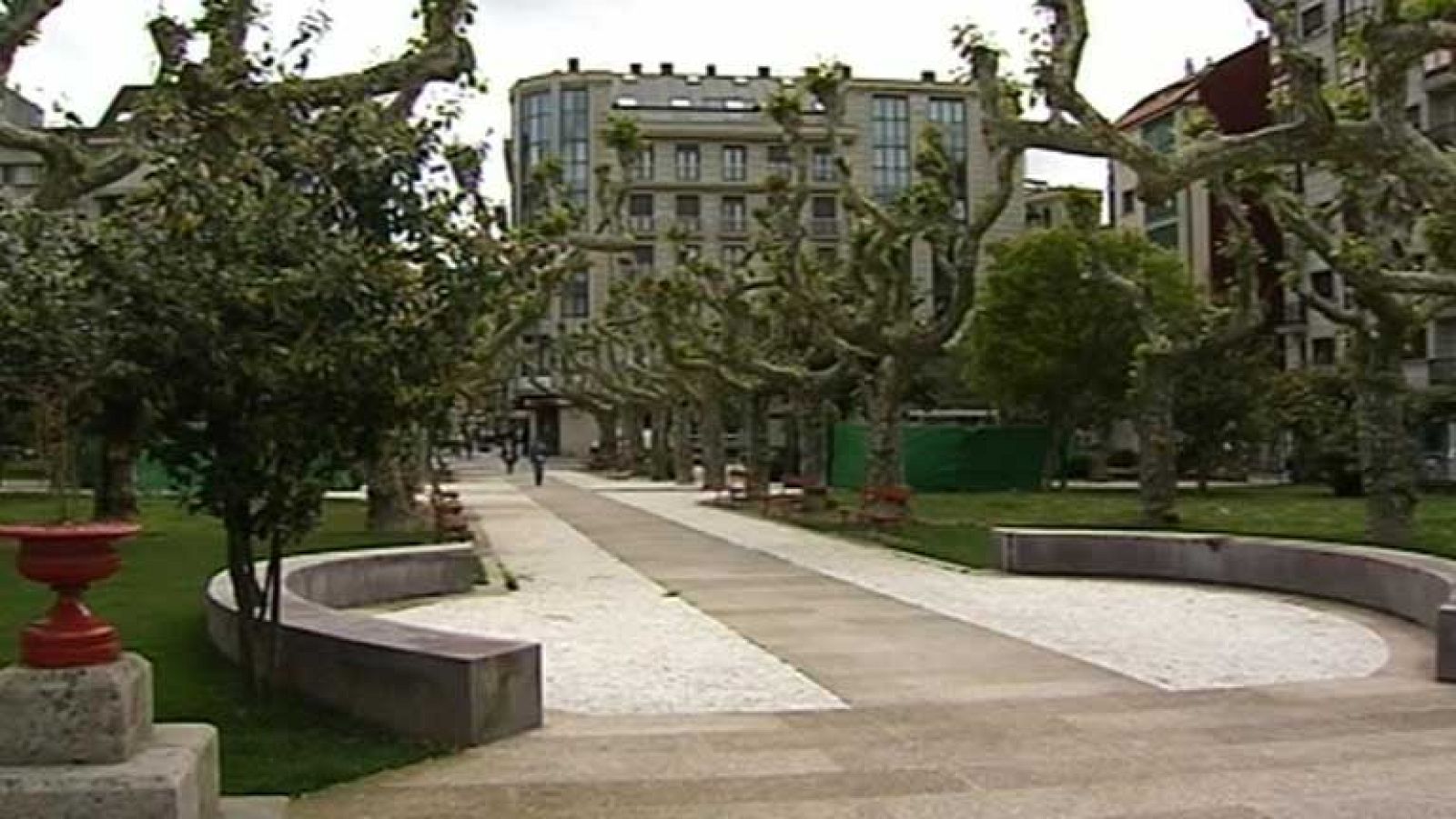 Una normativa en Vilagarcía de Arousa prohíbe formar grupos que impidan el paso en las aceras