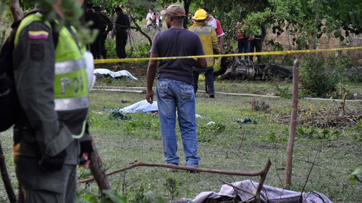 Telediario 1 - Trece muertos en Colombia al estrellarse un helicóptero militar