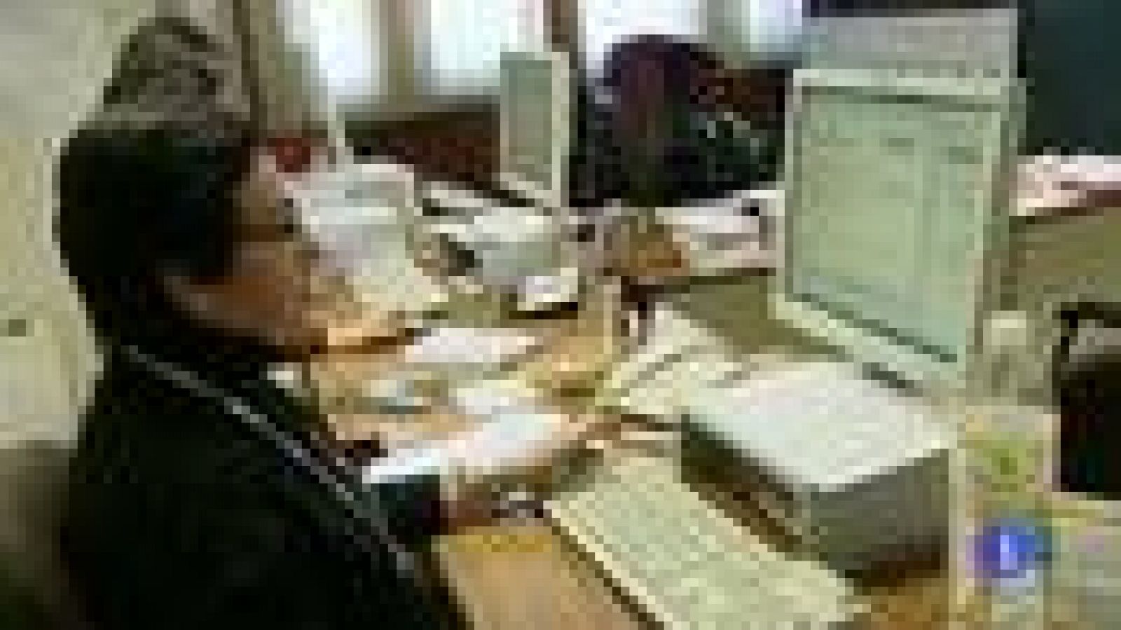 El Gobierno planea recortar el sueldo de los funcionarios que estén de baja