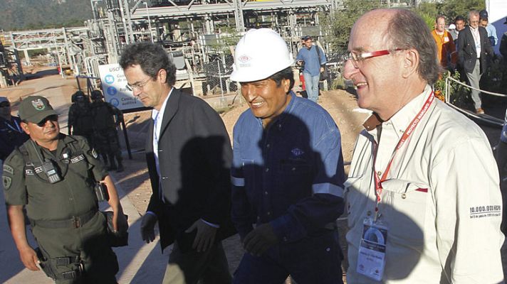 Telediario 1 - Bolivia expropia la filial de Red Eléctrica mientras estrecha lazos con Repsol