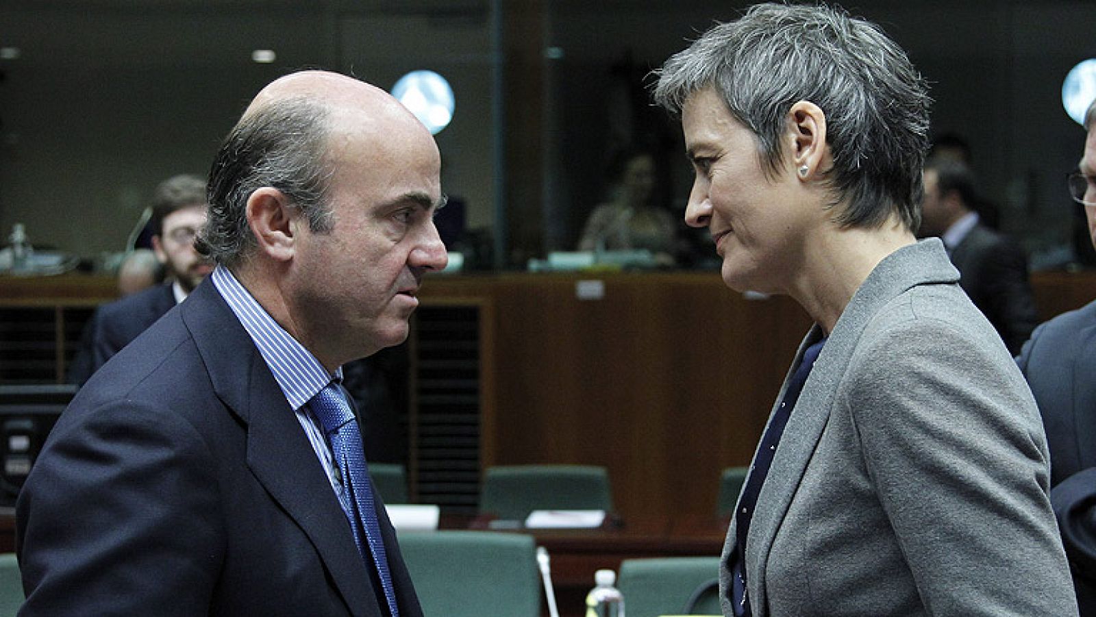 España vigilará que Bolivia reembolsa la inversión a Red Eléctrica, según De Guindos