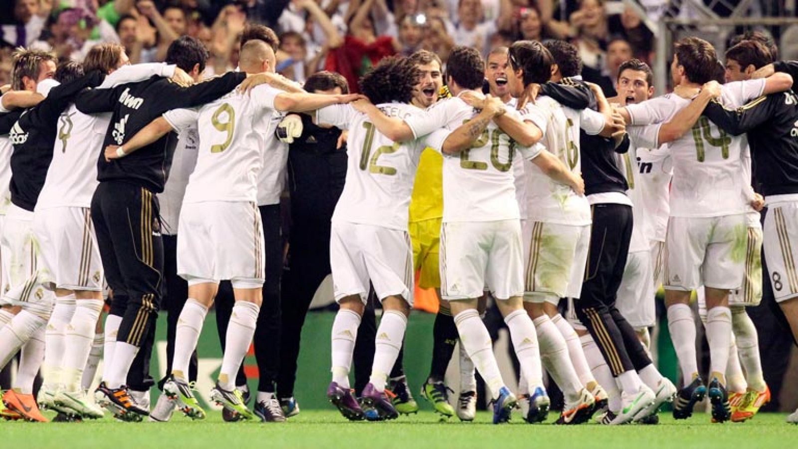 La trayectoria del Real Madrid en esta Liga ha sido brillante, excepcional. Lo demuestran los números, los records que han caído tanto en puntuación, como en número goles y de victorias. Si el record de 107 goles en la Liga ha durado mas de 20 años, veremos a ver cuanto hay que esperar para que se superen los 115 -como mínimo- de ésta. 