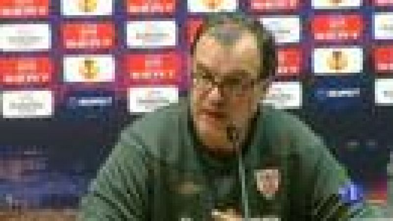 El entrenador del Athletic Club, Marcelo Bielsa, cree que "llegar a dos finales", como ha hecho este año su equipo, "es muy valioso" y que ganarlas sería "mucho más valioso" aún, pero que "perderlas" sería "muy triste".