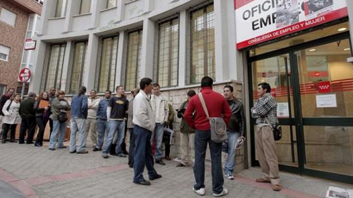 El paro bajó en más de 6.000 personas en abril tras ocho meses seguidos de subidas