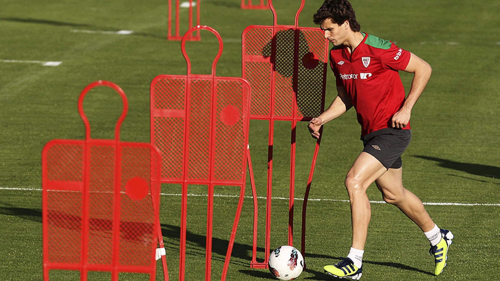 A pesar de la jornada liguera entremedias, los dos equipos españoles tienen la cabeza puesta inevitablemente en la final de la Europa League. El entrenador del Athletic Club, Marcelo Bielsa, cree que "llegar a dos finales", como ha hecho este año su 