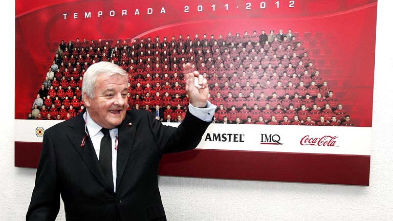 Patxi Izco se ha despedido despues de 10 años al frente del Club Atletico Osasuna. Para los medios de que ha dispuesto su labor ha sido sobresaliente: una década en primera, un subcampeonato de Copa del Rey y unas semifinales de la UEFA. 