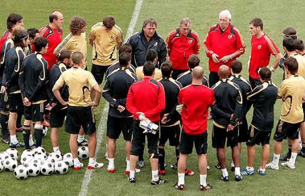 Eurocopa - La selección vela armas