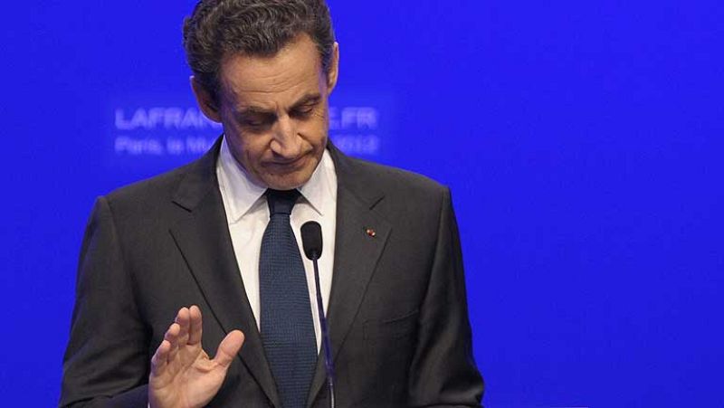  Sarkozy admite la derrota y desea "suerte" a Hollande