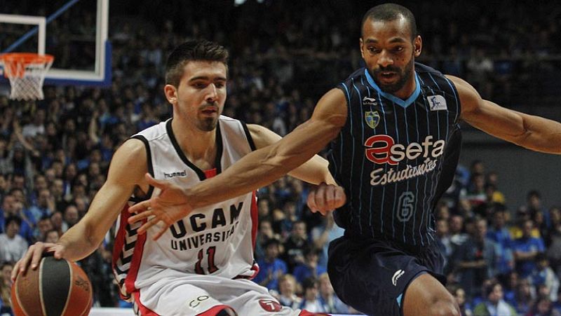 El Asefa Estudiantes consumó el primer descenso de su historia, al perder ante el UCAM Murcia (80-86), que salvó la categoría en esta última jornada