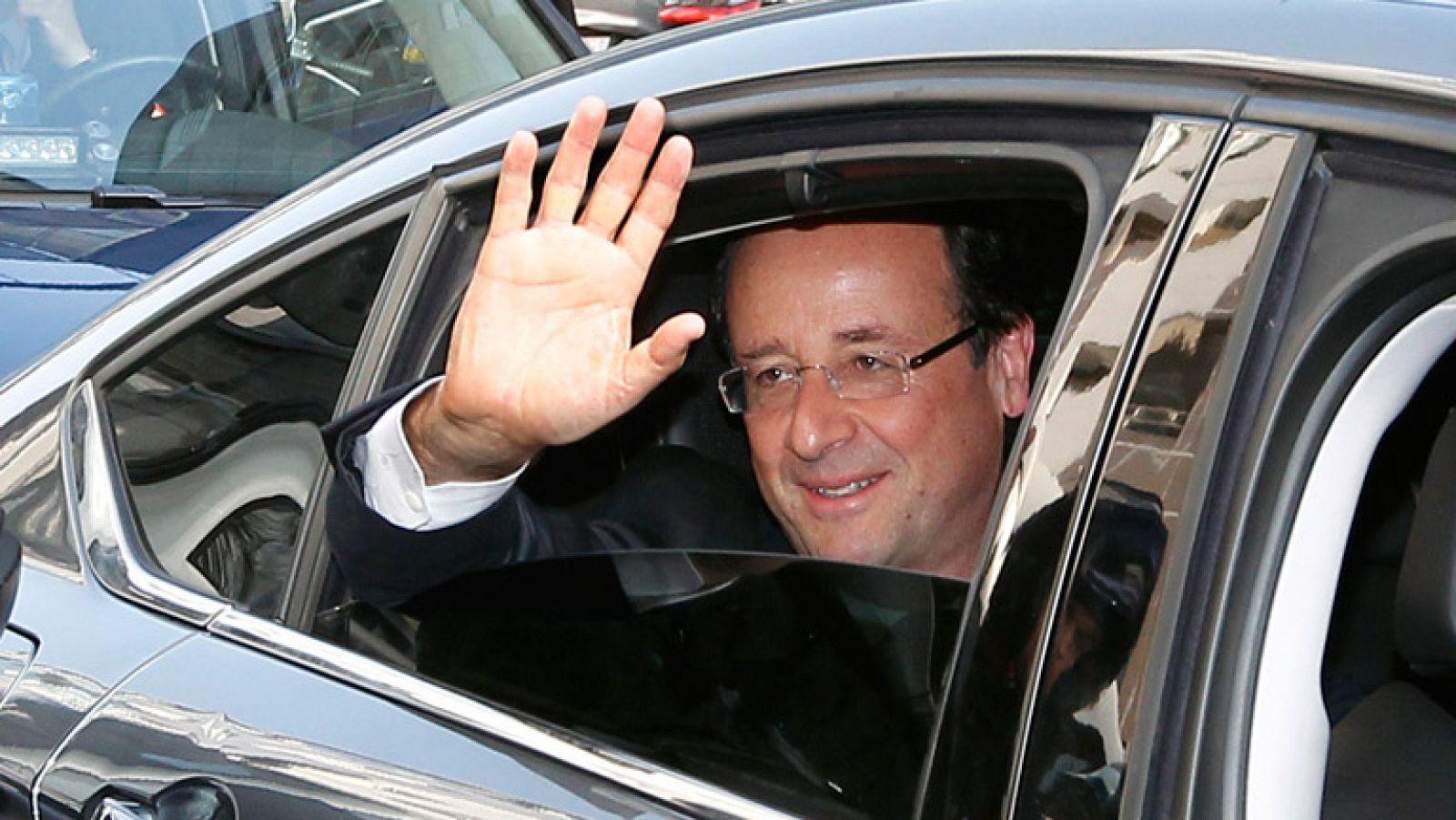 El presidente electo de Francia prepara su desembarco en el Elíseo con su equipo y afronta una apretada agenda política para el próximo mes, donde tiene que formar gobierno y lanzar una estrategia de crecimiento a nivel europeo.