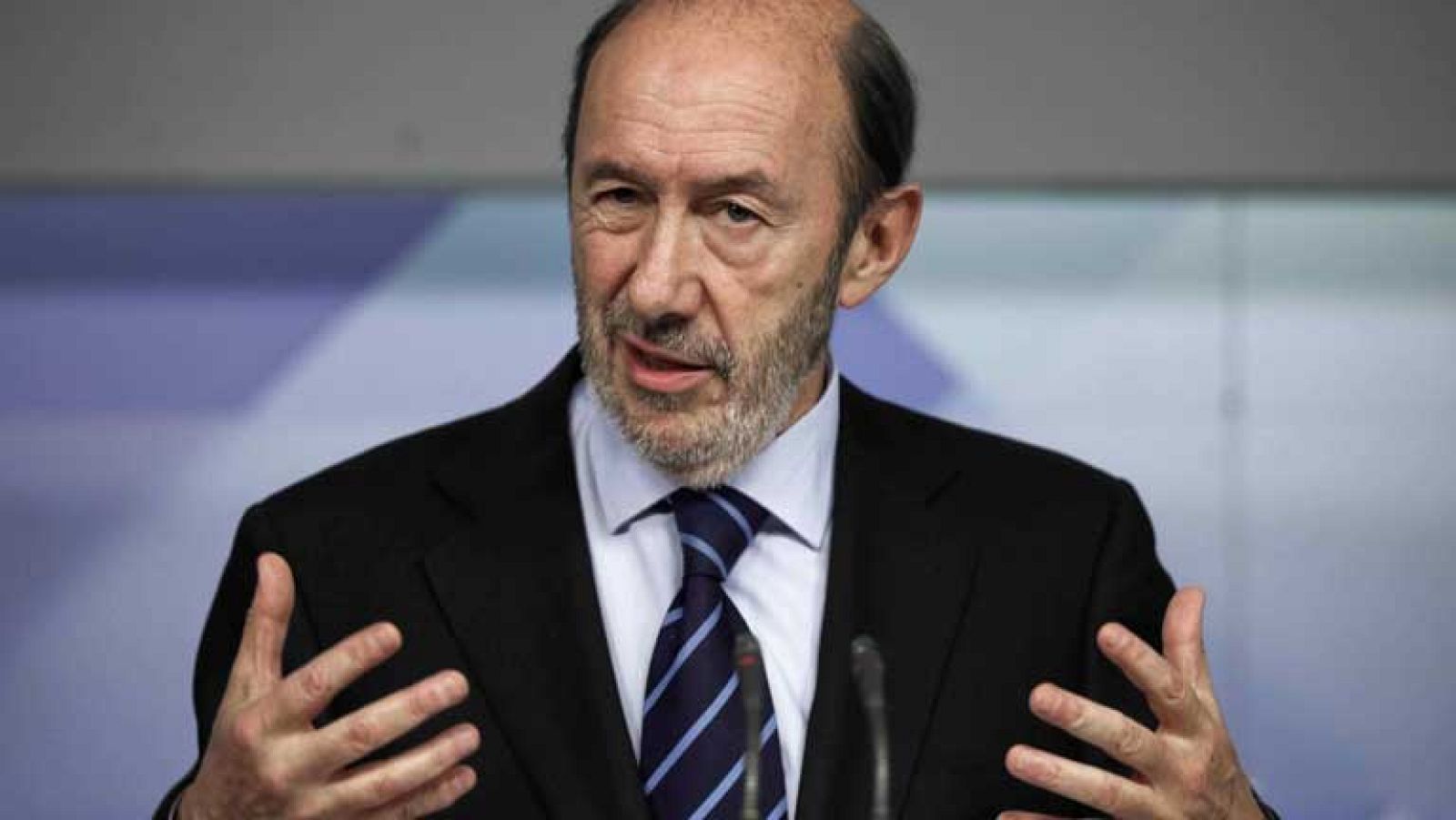 La dimisión de Rato y el Plan de saneamiento de Bankia provocan diferentes reacciones políticas 