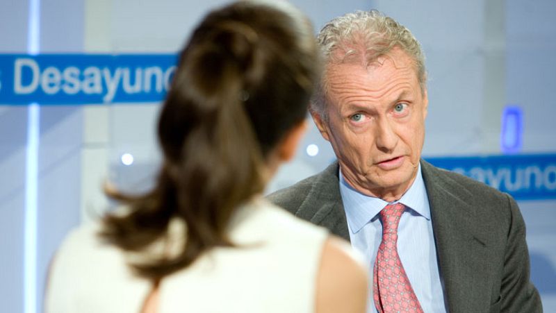  El ministro de Defensa: "Que yo sepa, el gobierno no ha forzado la salida de Rato"