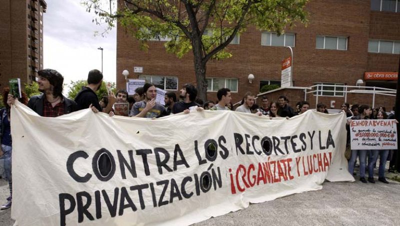 Los sindicatos de la enseñanza convocan para el 22 de mayo una huelga contra los recortes