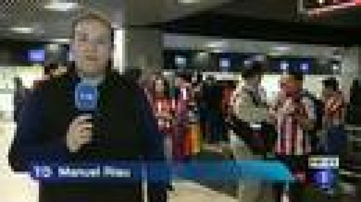 Telediario 1 - Los aviones españoles se llenan de rojiblancos hacia Bucarest