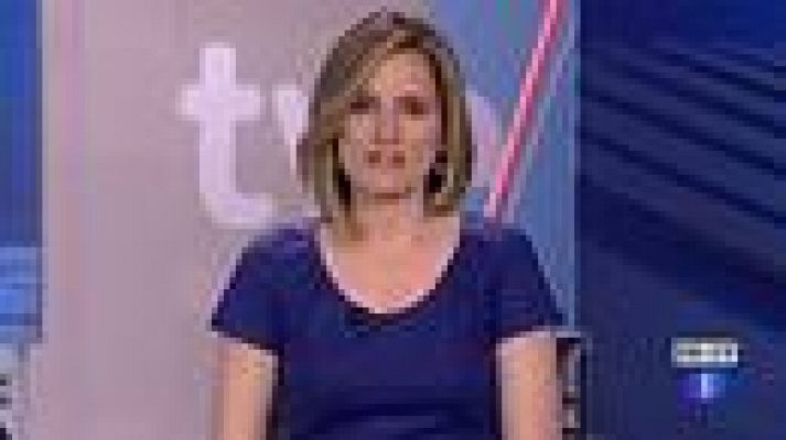 Telediario 1 - Encuentran restos del avión desaparecido en Indonesia con 46 personas a bordo