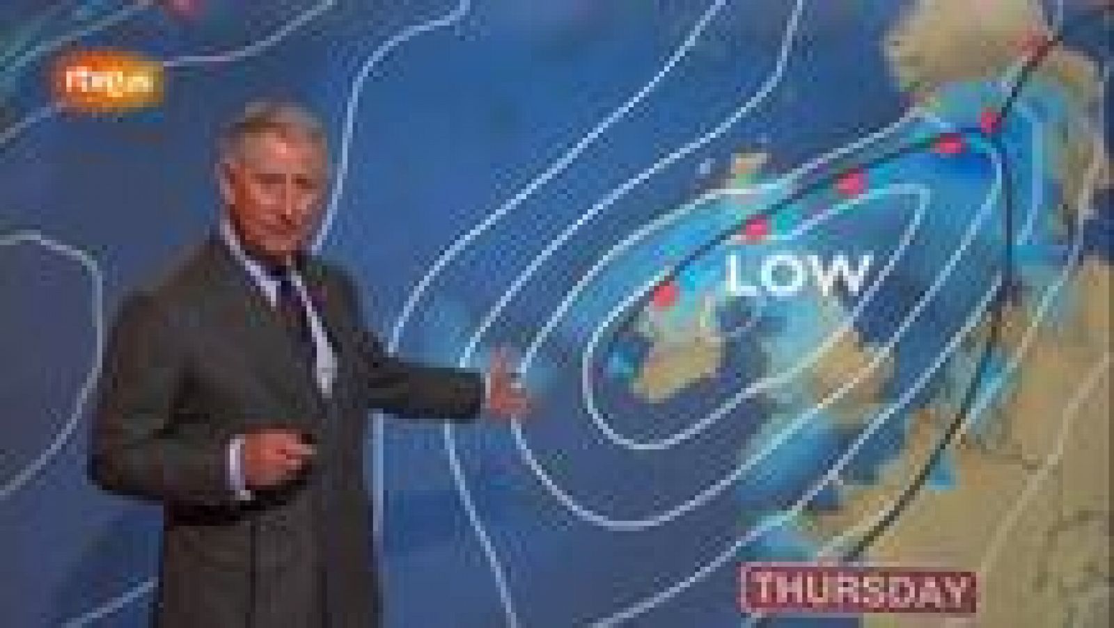 El príncipe Carlos ha aparecido en la BBC escocesa para dar la previsión meteorológica como parte de su visita de una semana a Escocia.