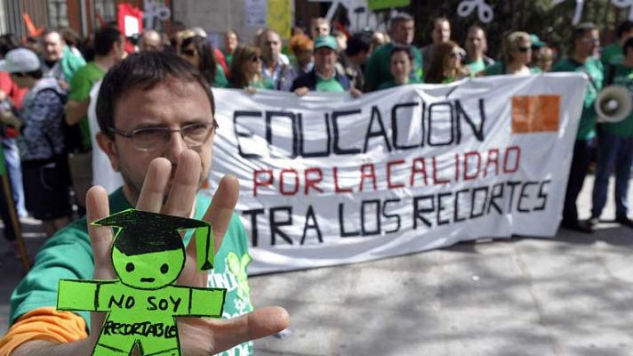 Telediario 1 - Protestas recortes en educación