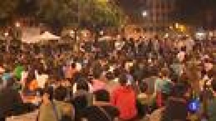 Telediario 1 - En Plaza de Cataluña, Barcelona, los indignados han permanecido toda la madrugada