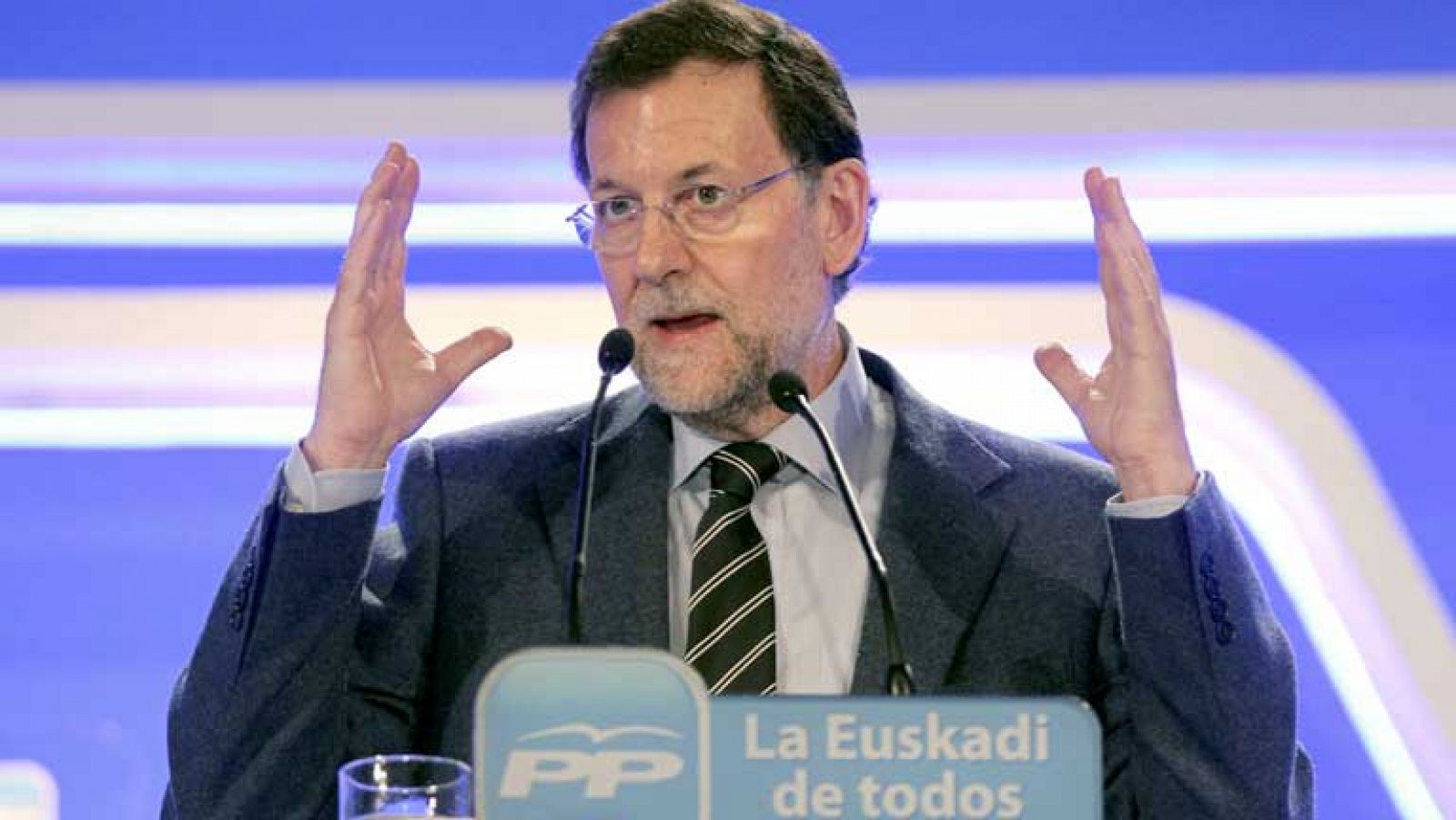Telediario 1: Rajoy defiende la reforma financier | RTVE Play