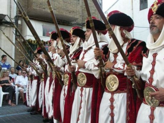 On Off: Moros y cristianos salen a la calle