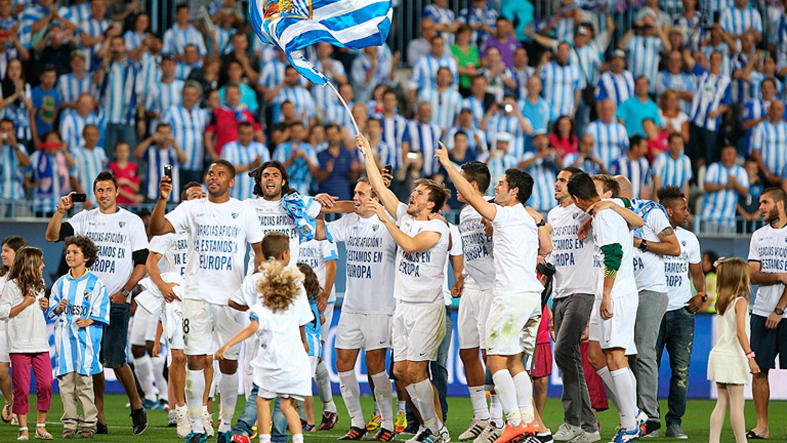 El gol de Rondón llevó la locura a La Rosaleda, que celebró a lo grande la histórica clasificación de su equipo para la Champions League de la próxima temporada.