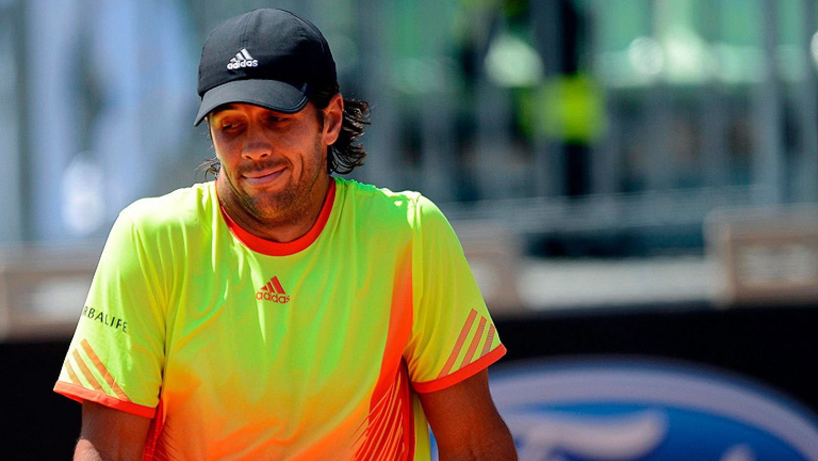 El español Fernando Verdasco ha dicho adiós al Masters 1000 de tenis de Roma al perder en segunda ronda con su compatriota David Ferrer, sexta raqueta del mundo, por 6-3 y 7-6(3). Ferrer necesitó casi dos horas para deshacerse de Verdasco, quien lleg