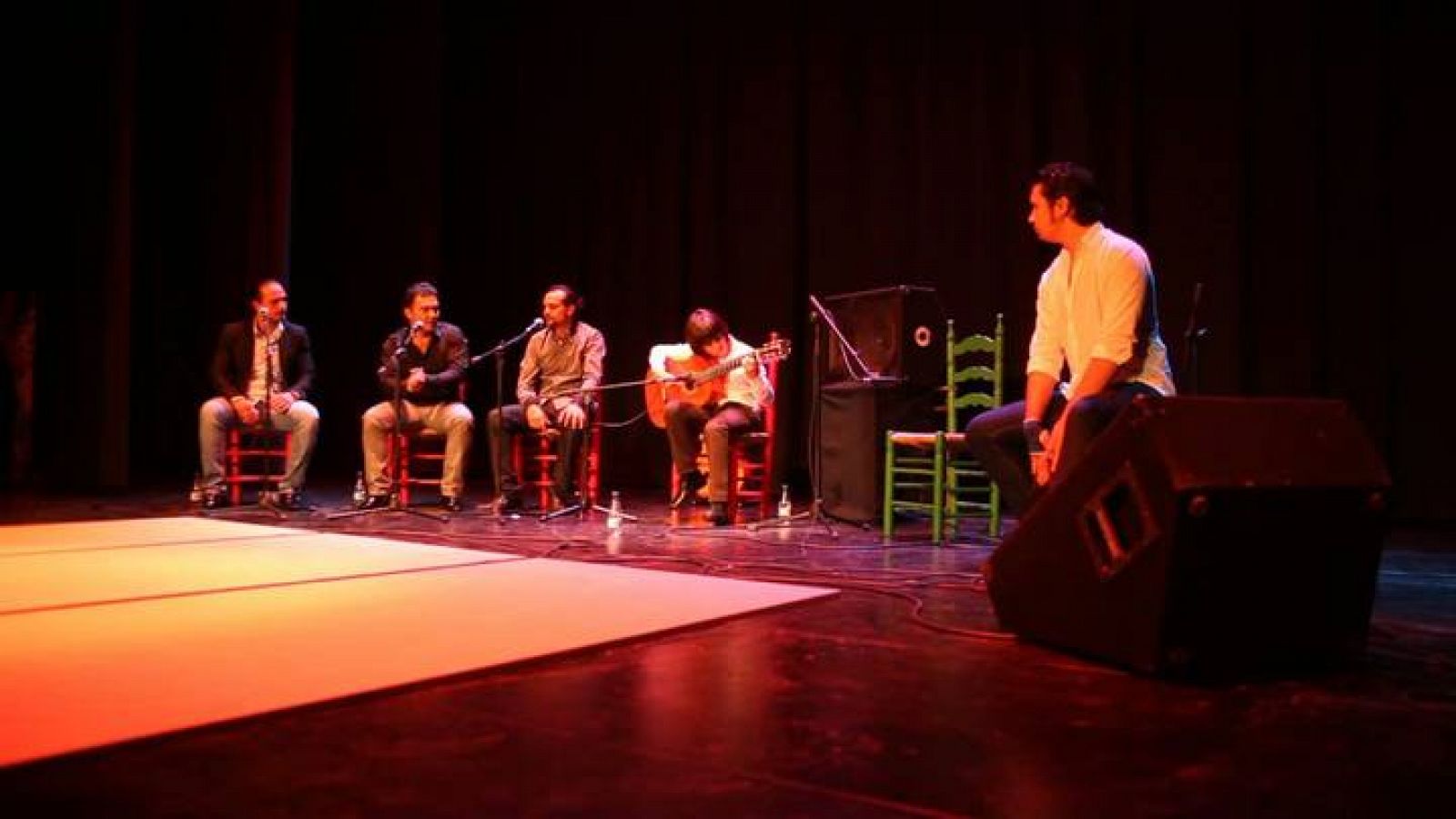 Amós Lora toca "Bahía de las Negras" en concierto.