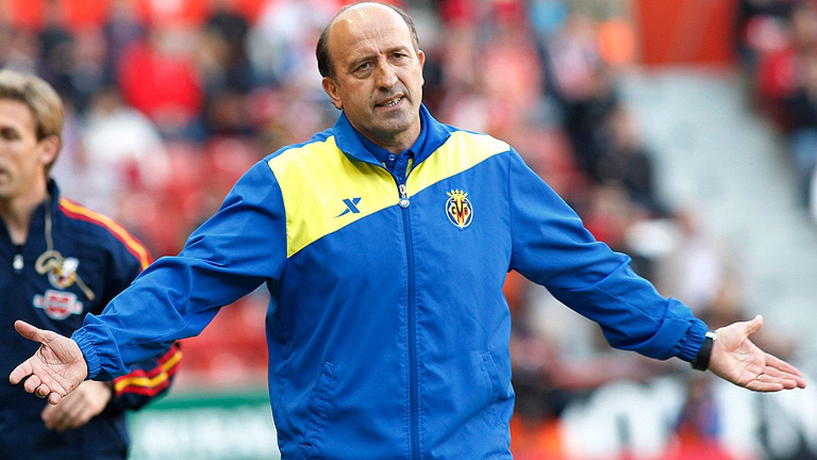 El hasta ahora entrenador del Villarreal ha anunciado su marcha en medio del ambiente revuelto que envuelve al Villarreal desde que se consumara su descenso a Segunda División.