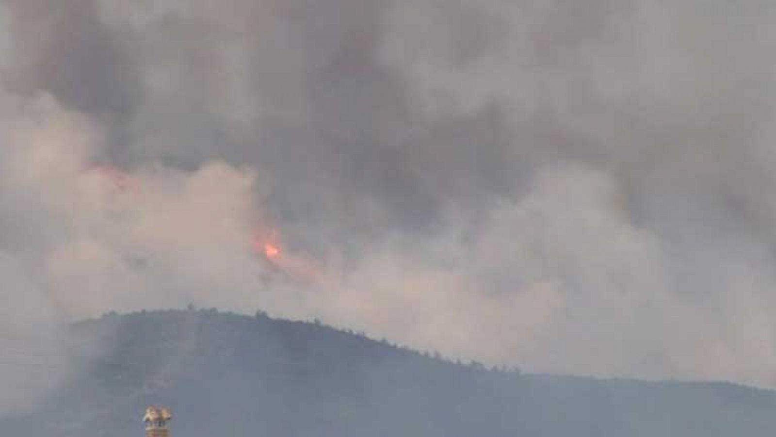 Telediario 1: Incendio forestal en Rasquera | RTVE Play