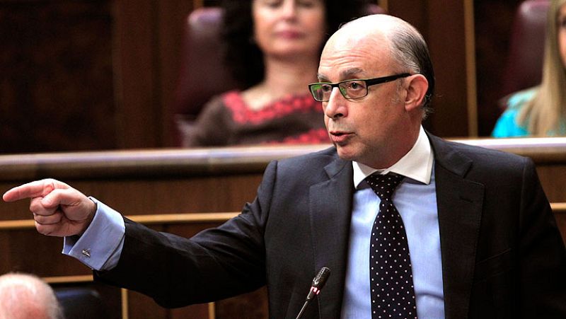 Hacienda examina hoy los ajustes de las CC.AA. con la ley en la mano