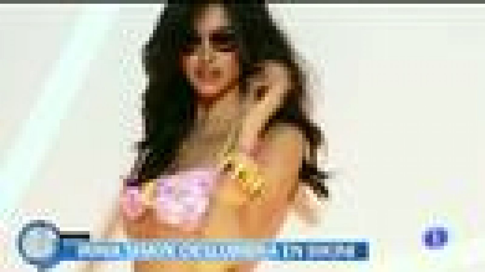 Más Gente - Irina Shayk se queda en bikini para una firma de moda de baño