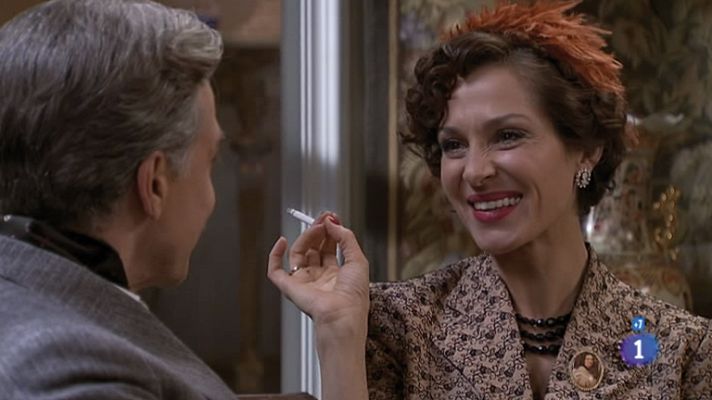 Amar en tiempos revueltos - Angélica piensa en volver a escena