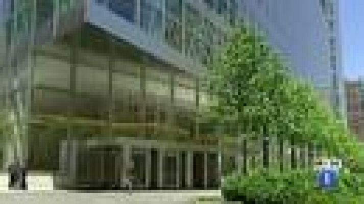 Telediario 1 - Moody's rebaja la nota de 16 bancos españoles