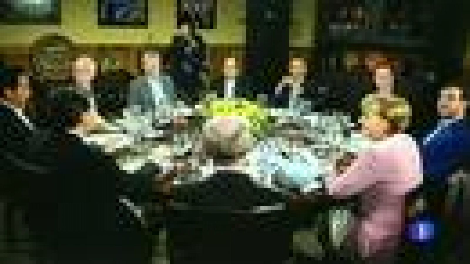 Telediario 1: Primera reunión del G8  | RTVE Play