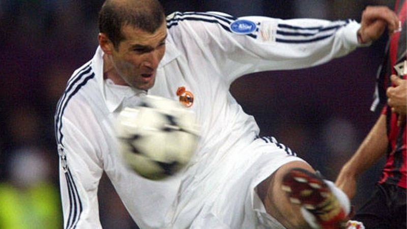 El mejor momento de la Champions en los últimos 20 años es el gol de Zidane en la final de la novena Champions del Real Madrid.